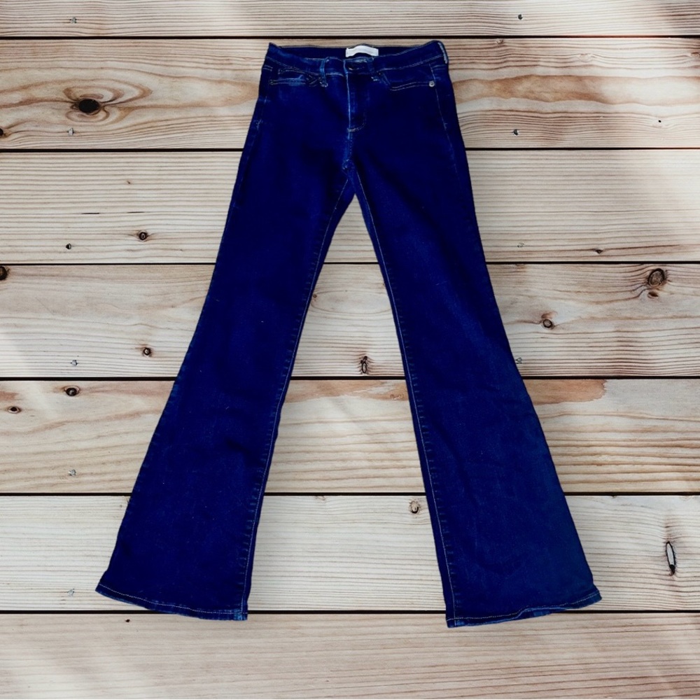 Brand-Gap. Size 28. Blue bootcut jeans.